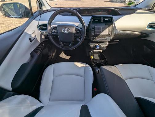 2022 Toyota Prius XLE