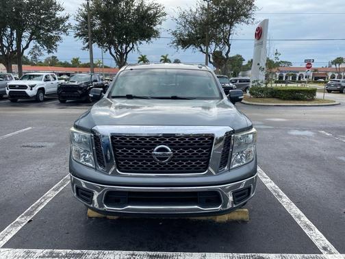2017 Nissan Titan SV