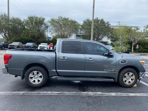 2017 Nissan Titan SV