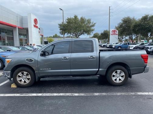 2017 Nissan Titan SV
