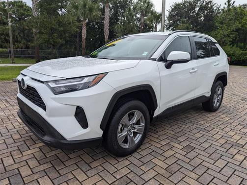2022 Toyota RAV4 Hybrid XLE