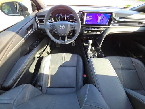 Wind Chill Pearl 2025 Toyota Camry XSE