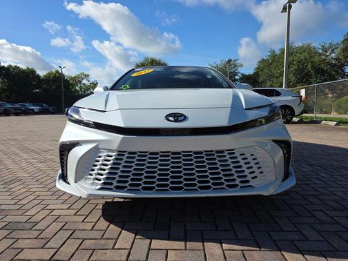 Wind Chill Pearl 2025 Toyota Camry XSE