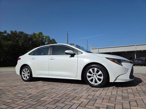 Wind Chill Pearl 2024 Toyota Corolla LE