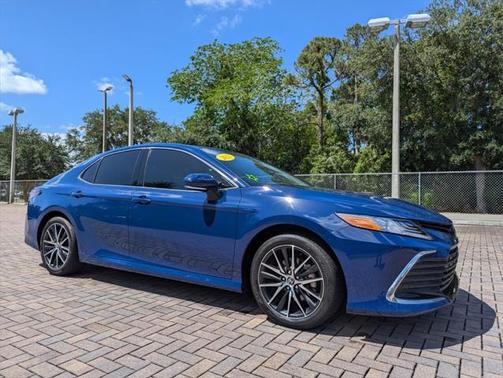 2024 Toyota Camry Hybrid XLE