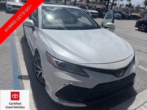 Wind Chill Pearl 2021 Toyota Camry Hybrid XLE