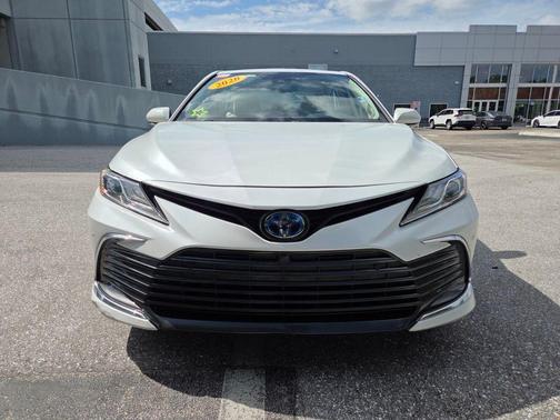 Wind Chill Pearl 2021 Toyota Camry Hybrid XLE