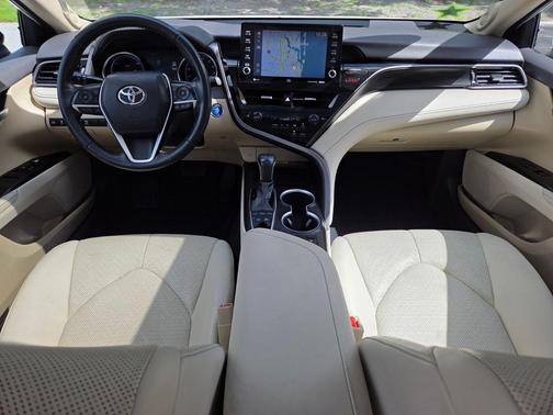 Wind Chill Pearl 2021 Toyota Camry Hybrid XLE