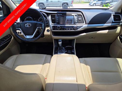 Blizzard Pearl 2017 Toyota Highlander XLE