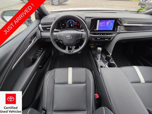 Ice Cap 2025 Toyota Camry SE