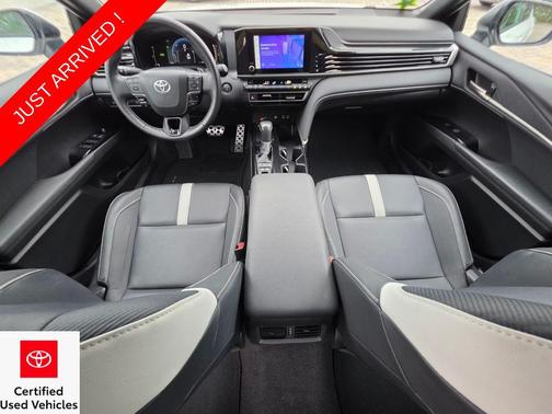 Ice Cap 2025 Toyota Camry SE