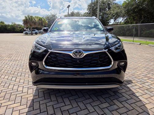 Midnight Black Metallic 2026 Toyota Highlander Platinum