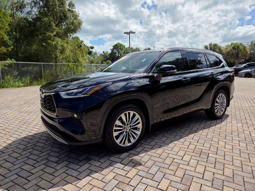 Midnight Black Metallic 2026 Toyota Highlander Platinum