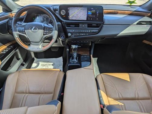 2022 Lexus ES 300h Ultra Luxury