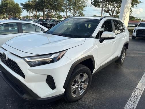 2022 Toyota RAV4 XLE