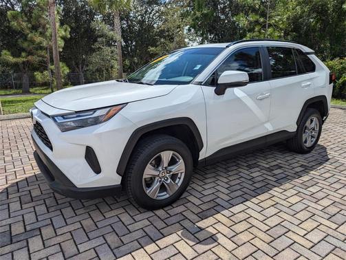 2022 Toyota RAV4 XLE