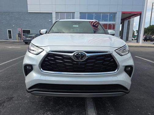 Wind Chill Pearl 2026 Toyota Highlander Platinum