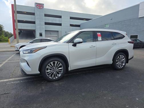 Wind Chill Pearl 2026 Toyota Highlander Platinum