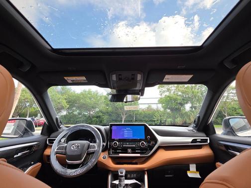 Wind Chill Pearl 2026 Toyota Highlander Platinum