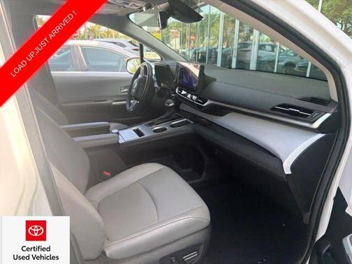 Wind Chill Pearl 2025 Toyota Sienna XLE