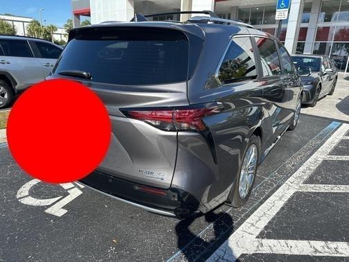 2024 Toyota Sienna Platinum