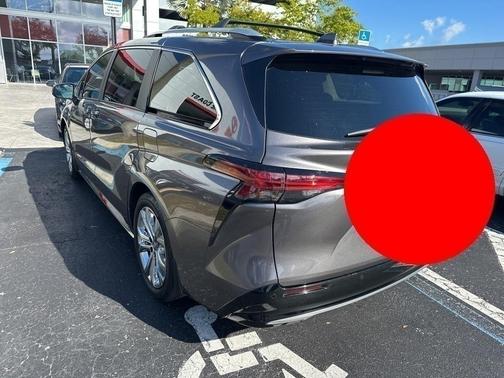 2024 Toyota Sienna Platinum