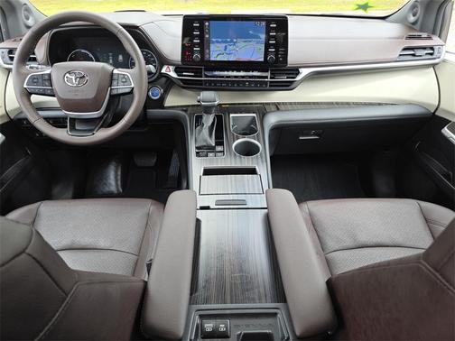 2024 Toyota Sienna Platinum