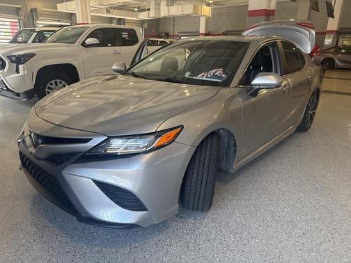 2020 Toyota Camry SE