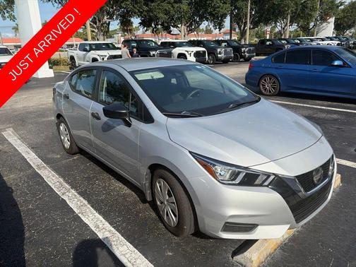 Brilliant Silver Metallic 2022 Nissan Versa 1.6 S