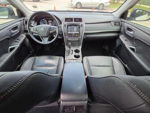 Blizzard Pearl 2016 Toyota Camry Hybrid XLE