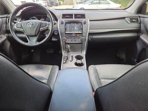Blizzard Pearl 2016 Toyota Camry Hybrid XLE