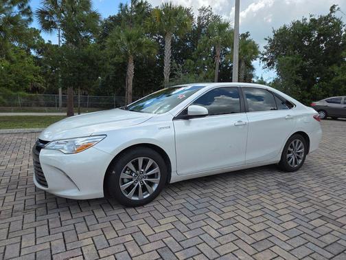 Blizzard Pearl 2016 Toyota Camry Hybrid XLE