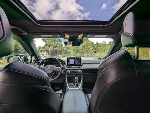 2020 Toyota RAV4 Hybrid SE