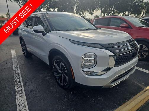 White Diamond 2024 Mitsubishi Outlander SE 2.5 2WD