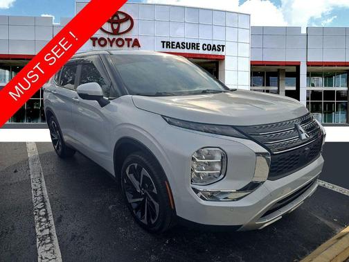 White Diamond 2024 Mitsubishi Outlander SE