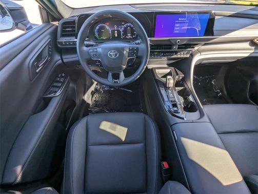 2025 Toyota Crown Signia XLE
