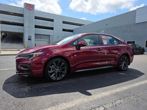 Ruby Flare Pearl/Midnight Black Metallic 2026 Toyota Corolla SE