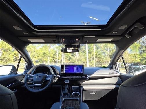 2025 Toyota Sienna Platinum