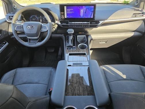 2025 Toyota Sienna Platinum
