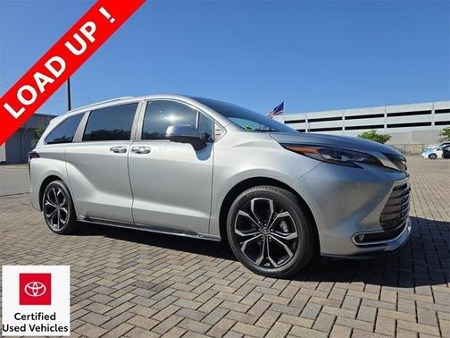 2025 Toyota Sienna Platinum