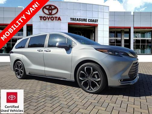 2025 Toyota Sienna Platinum