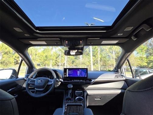 2025 Toyota Sienna Platinum