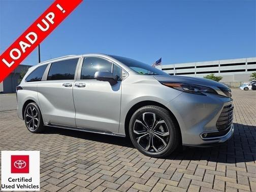 2025 Toyota Sienna Platinum