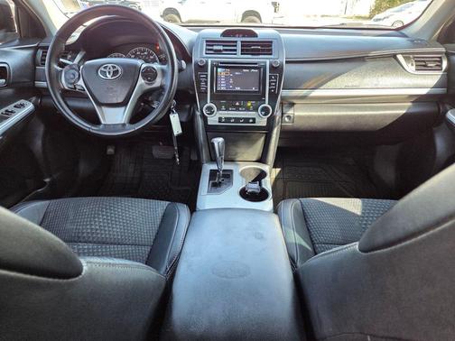 Magnetic Gray Metallic 2014 Toyota Camry SE