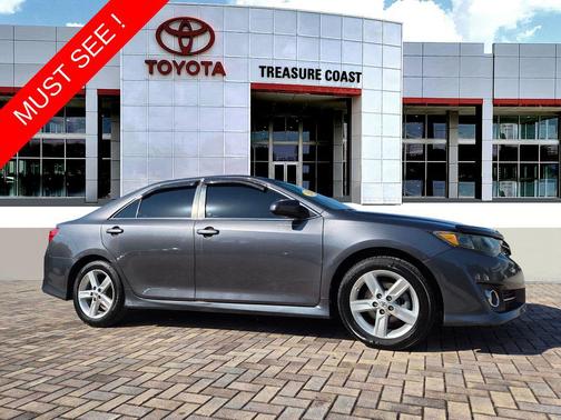 Magnetic Gray Metallic 2014 Toyota Camry SE