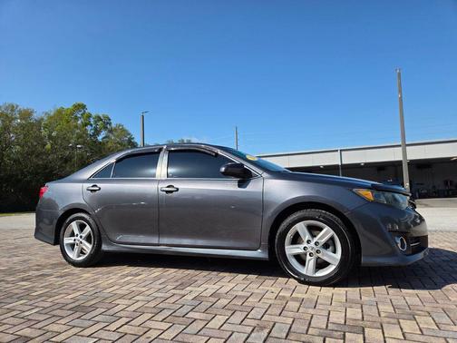 Magnetic Gray Metallic 2014 Toyota Camry SE