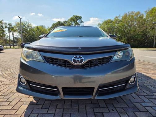 Magnetic Gray Metallic 2014 Toyota Camry SE