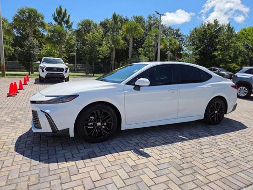 Ice Cap 2026 Toyota Camry SE