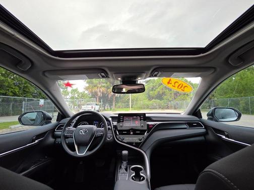 Ice Cap 2024 Toyota Camry LE