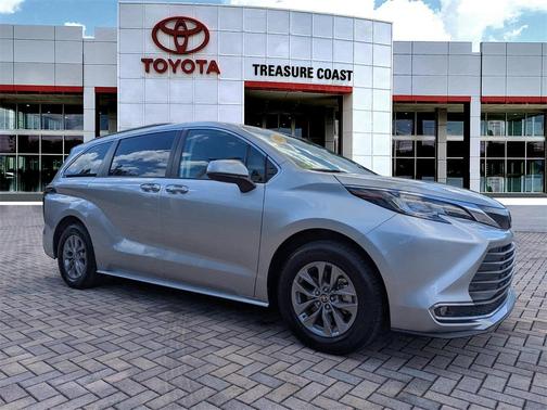 2022 Toyota Sienna XLE